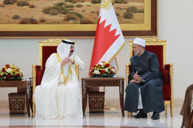 لقاء سابق بين شيخ الأزهر وملك البحرين 