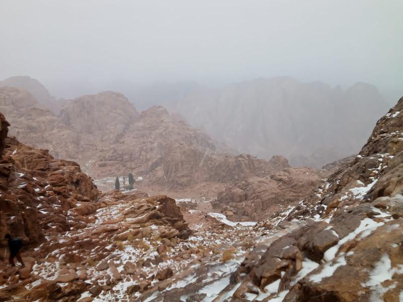 سقوط الثلوج وجريان السيول في سانت كاترين بجنوب سيناء
