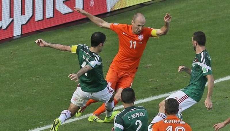 هولندا والمكسيك في كأس العالم 2014