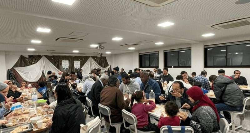 إفطار المسلمين في اليابان_مصدر الصورة_سكاي نيوز 