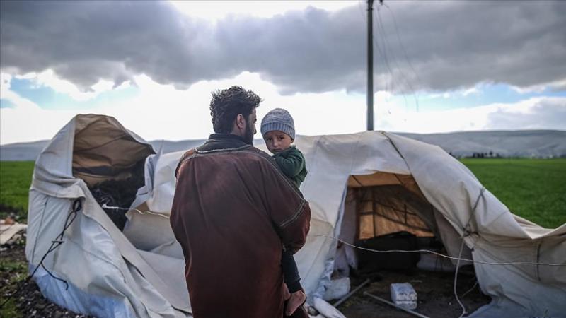 عاصفة تدمر مخيمات النازحين وضحايا الزلزال في إدلب