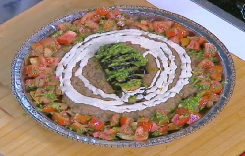 وجبة سحور رمضان.. طريقة عمل فتة الفول المدمس بالزبادي والطماطم المخللة والباذنجان