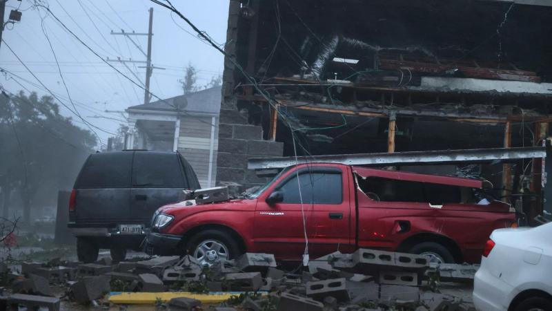 11 قتيلا وعشرات المصابين من جراء إعصار في أمريكا