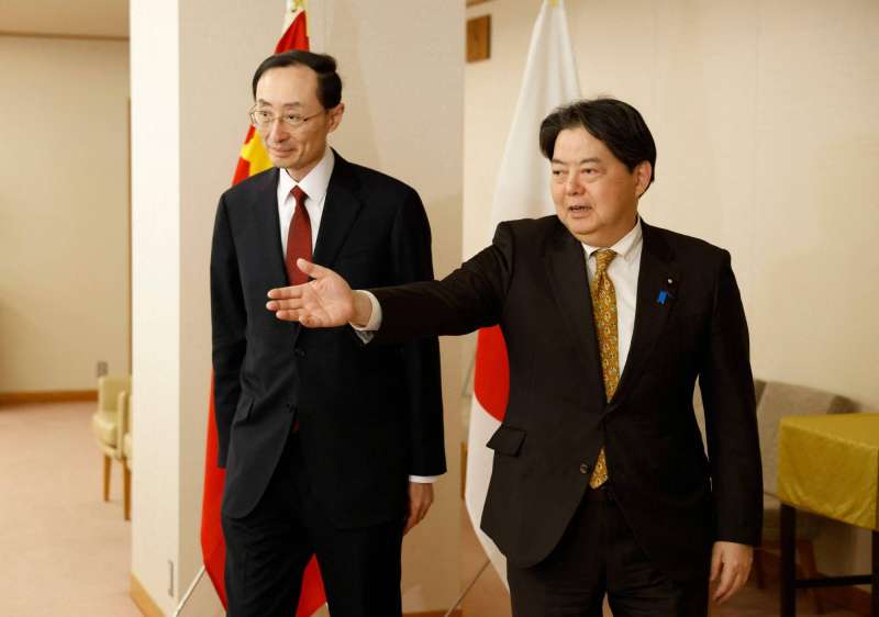 4 قضايا هامة يناقشها وزير الخارجية الياباني مع نظيره الصيني