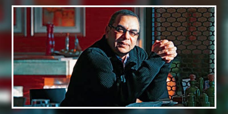 الكاتب الطيب الراحل أحمد خالد توفيق 