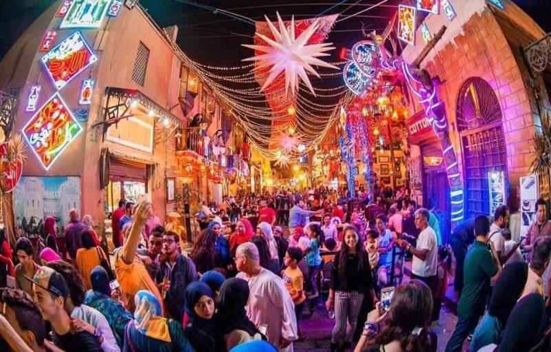 رمضان في مصر حاجة تانية.. ليالي رمضانية في شارع المعز تثير إعجاب العرب
