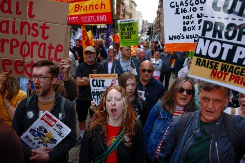 هل تنجح الحكومة البريطانية في إنهاء إضراب المعلمين؟.. سياسي يجيب «فيديو»