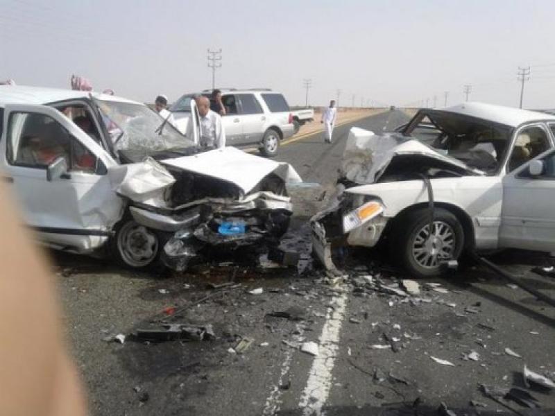 جثة و7 مصابين حصيلة تصادم سيارتين على صحراوي المنيا