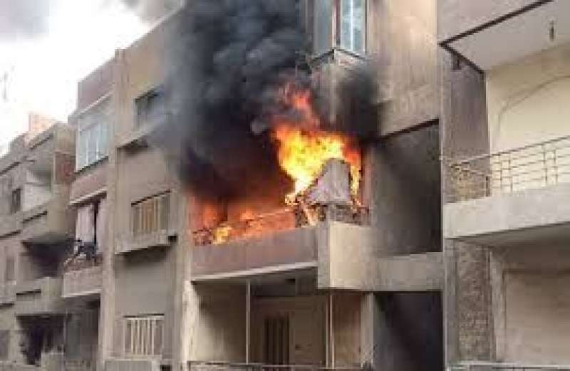 بسبب التكييف.. نشوب حريق بشقة في فيصل