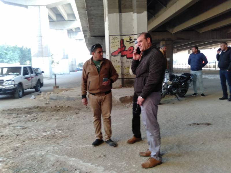 رئيس حي الهرم ومدير صيانة الطرق يتابعان تطوير الشوارع