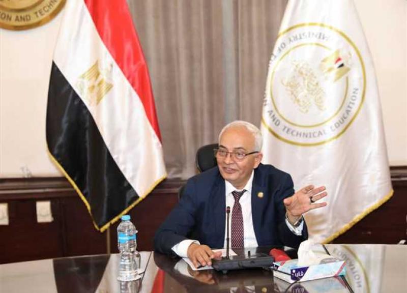 قرار مهم من وزير التعليم بشأن امتحانات الطلاب المصريين في الخارج