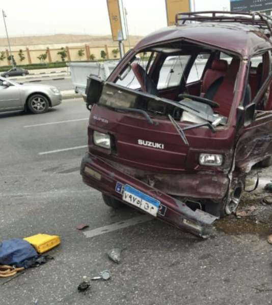 إصابة 5 أشخاص في انقلاب سيارة سوزوكي بطريق مصر - السويس