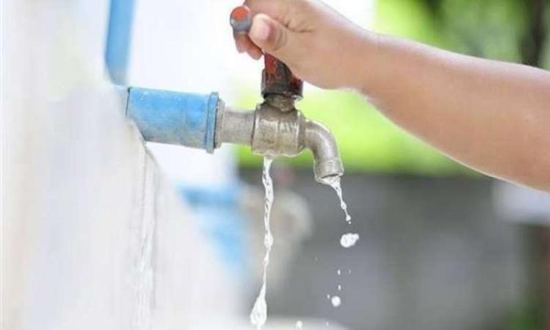 وزير الإسكان يؤكد انتظام العمل بمحطات مياه الشرب والصرف في العيد