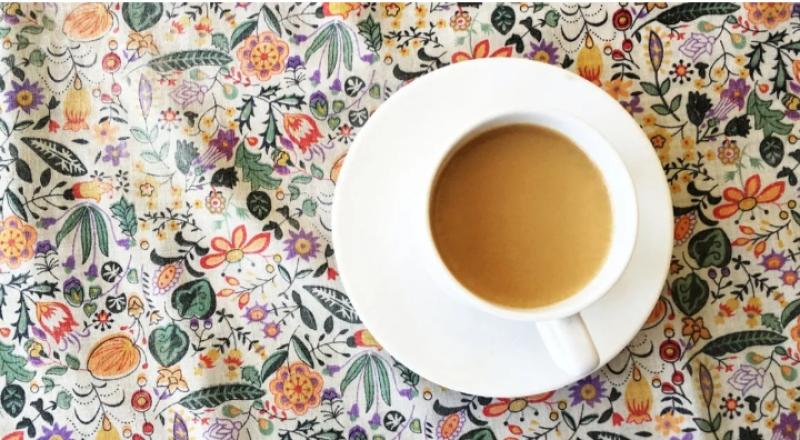 5 فوائد و3 أضرار للإكثار من تناول «الشاي بلبن» في العيد