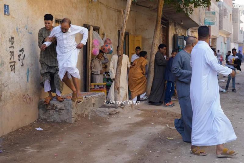 هروب أهالي قرية بسبب الصواريخ_مصدر الصورة_حساب المصور أحمد يحيى