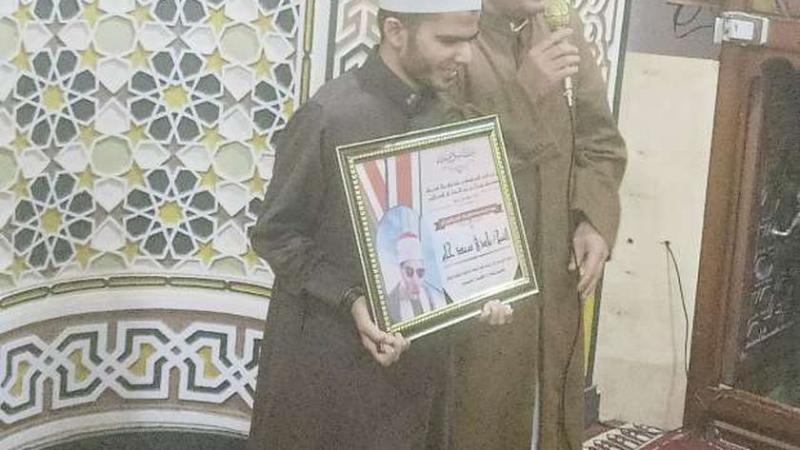  الشيخ نادي سعد جابر، طالب من ذوي البصيرة، والحاصل على المركز الأول بالمسابقة الهاشمية لحفظ القرآن بالأردن