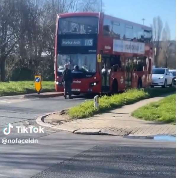 حافلة من طابقين في لندن-صحيفة ديلي ميل 