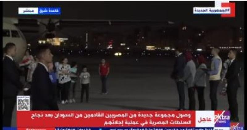 قاعدة شرق القاهرة تستقبل آخر طائرة نقل مصريين قادمين من السودان
