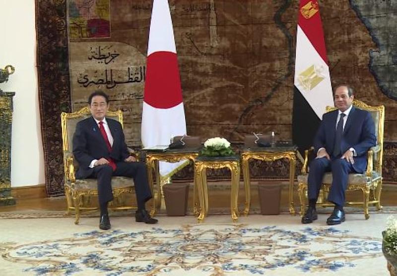 الرئيس السيسي يبحث مع رئيس الوزراء الياباني عدد من القضايا الإقليمية
