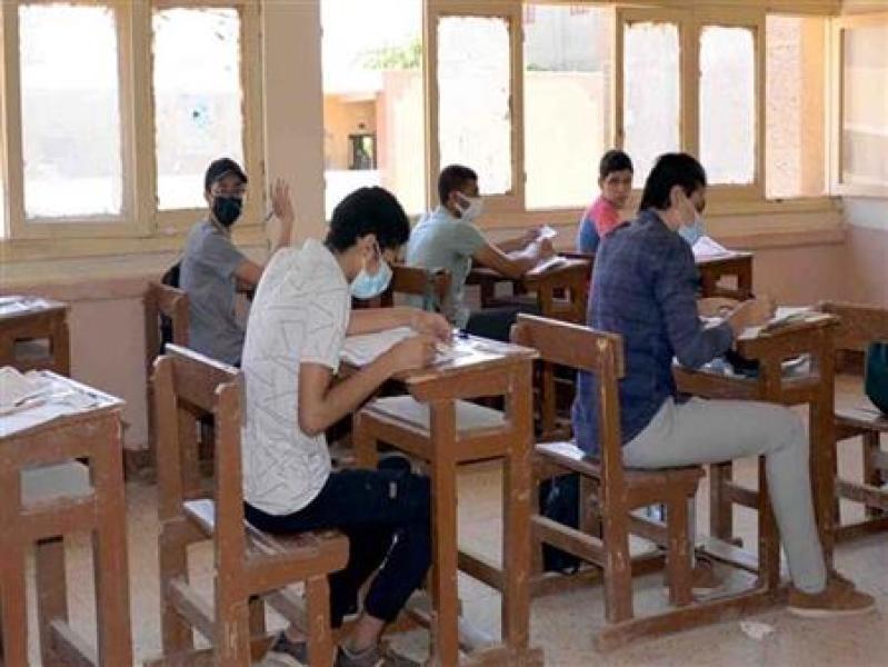 «التعليم»: 5 آلاف طالب حصلوا على الدرجة النهائية في امتحان الكيمياء