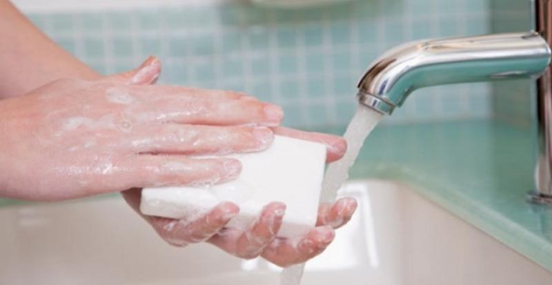 غسل اليدين بالصابون 