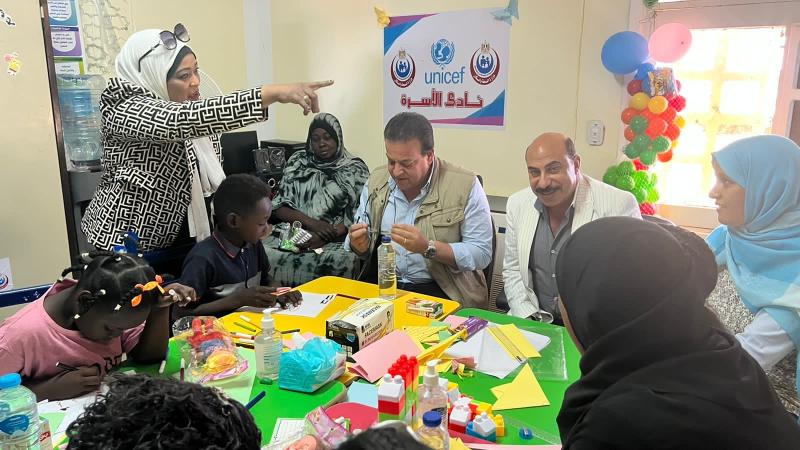 وزير الصحة يتفقد «وحدة الدعم النفسي» لخدمة أطفال أسر القادمين من السودان