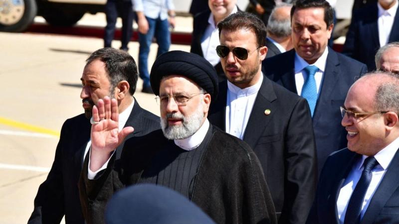 الأولى منذ 13 عاما.. الرئيس الإيراني يصل إلى سوريا في زيارة رسمية
