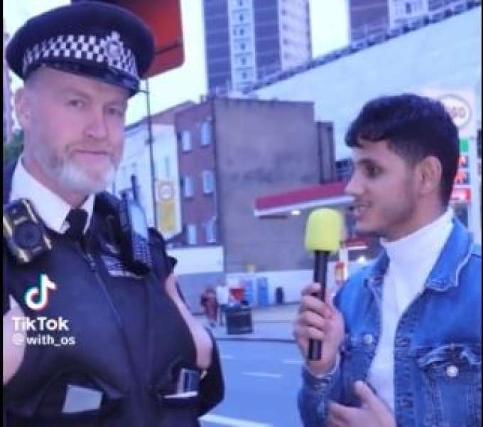 شرطي انجليزي يعتنق الاسلام 