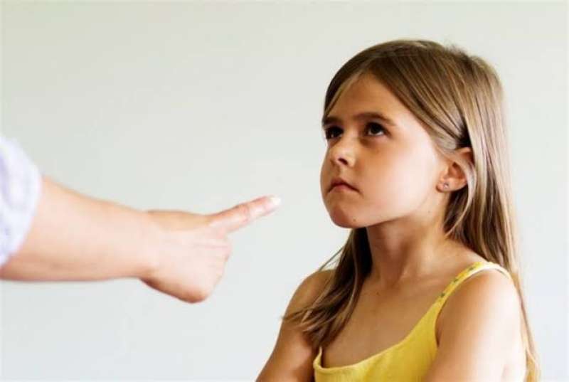 نصائح للتحكم في انفعالات طفلك عند بلوغه 10 أعوام