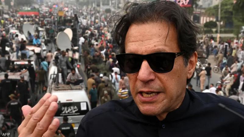 أنباء عن القبض على رئيس الوزراء الباكستاني الأسبق