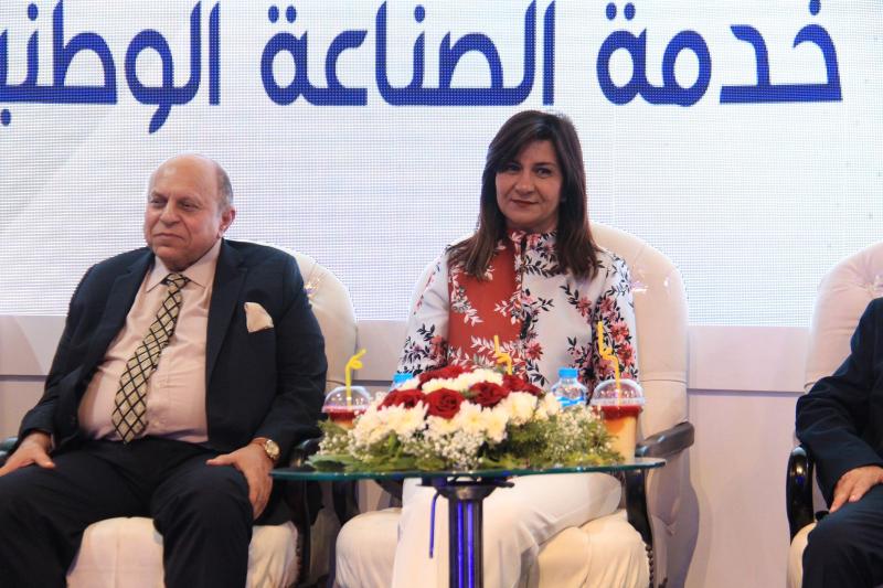 تكريم السفيرة نبيلة مكرم والنجم محمود حميدة في ختام معرض ويندوركس
