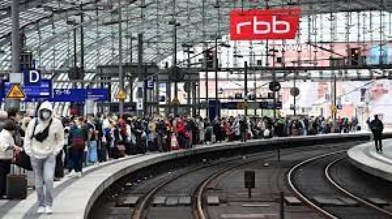 عمال السكك الحديدية في ألمانيا يضربون عن العمل لمدة 50 ساعة