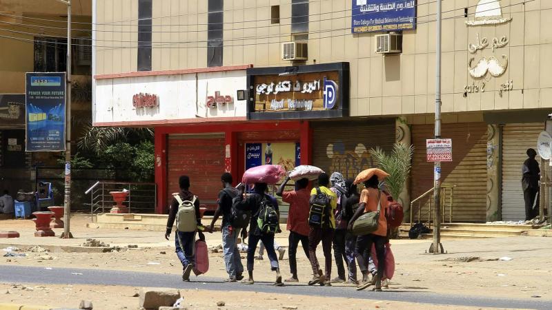 الفارين من السودان (وكالة الأنباء الفرنسية)