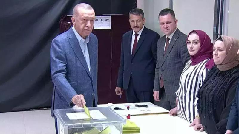 عاجل.. أردوغان يدلي بصوته في الانتخابات التركية