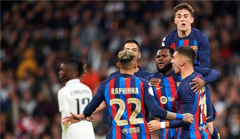 هل يحصل برشلونة على كأس الليجا في ملعب إسبانيول؟