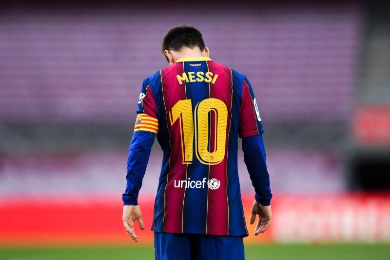 ميسي يظهر في احتفالات برشلونة بلقب الدوري الإسباني