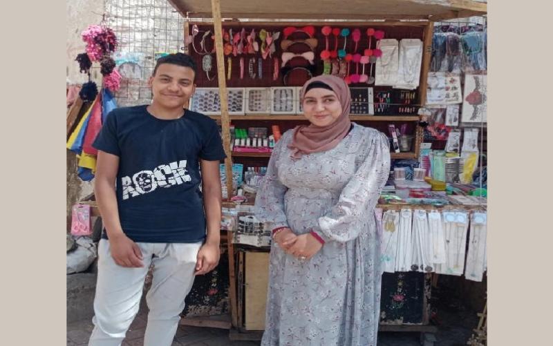 «عبدالله» طالب يبدأ مشروعه في بيع الإكسسوارات بسوهاج: «نفسي حلمي يكبر»