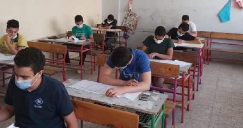54882 طالبا بالشهادة الإعدادية بمحافظة قنا يؤدون الامتحانات السبت المقبل