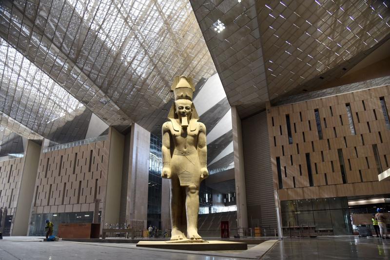 وزير السياحة يعقد اجتماعات أسبوعية لمتابعة مستجدات الأعمال بالمتحف المصري الكبير