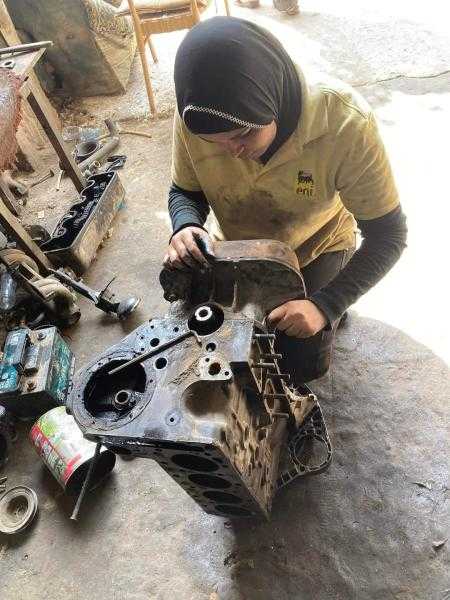 ”مريم عبد السلام”.. الصبح أسطي ميكانيكي قد الدنيا وبليل بتشوف احتياجات بيتها