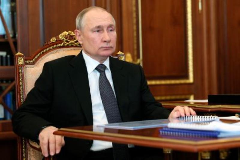 بوتين يوقع قانون انسحاب روسيا من معاهدة القوات المسلحة التقليدية في أوروبا