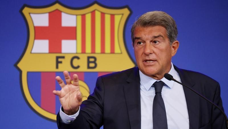 «اليويفا» يهدد برشلونة بالاستبعاد من دوري الأبطال