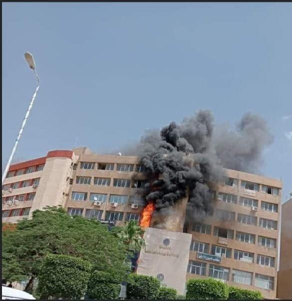 عاجل| إصابة 18 شخصا باختناق في حريق هائل بمبنى جهاز 15 مايو