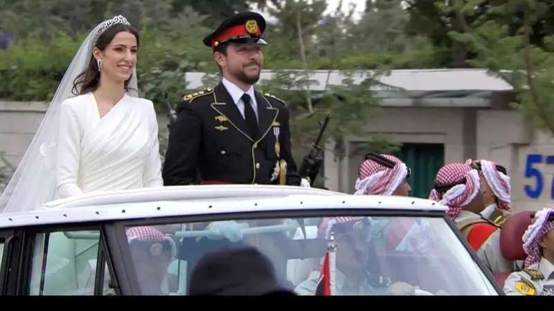 الملك عبد الله يمنح لقب أميرة الأردن لزوجة ولي العهد