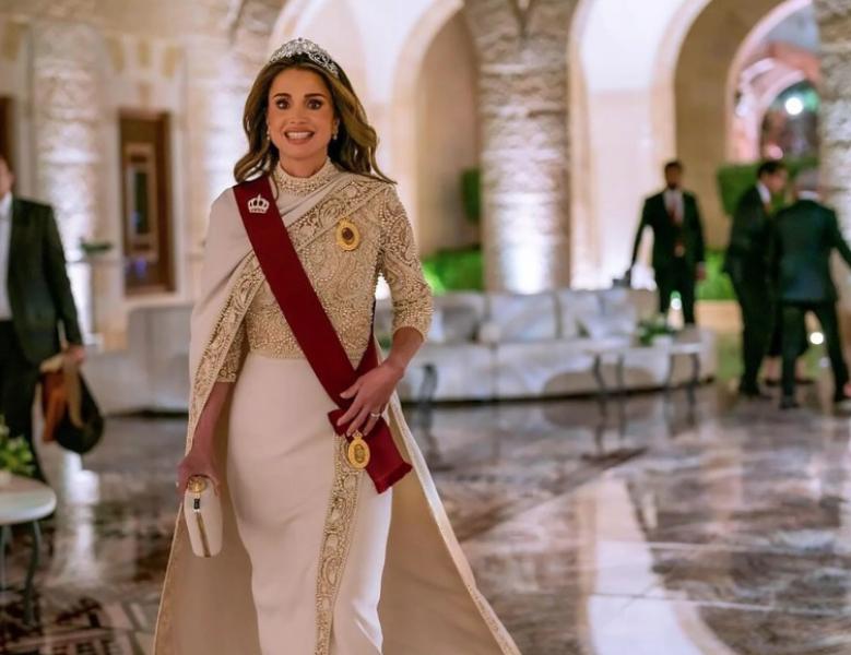 الإطلالة الثانية للملكة رانيا 
