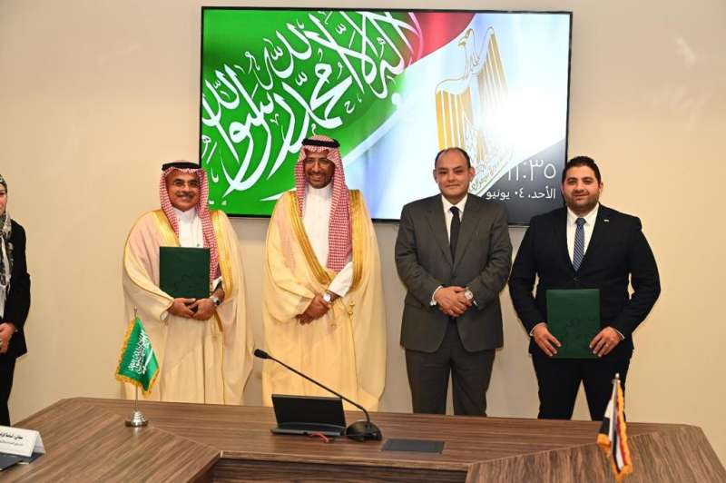مصر والسعودية توقعان مذكرتي تفاهم لتنمية الصادرات غير البترولية وتطوير صناعة السيارات