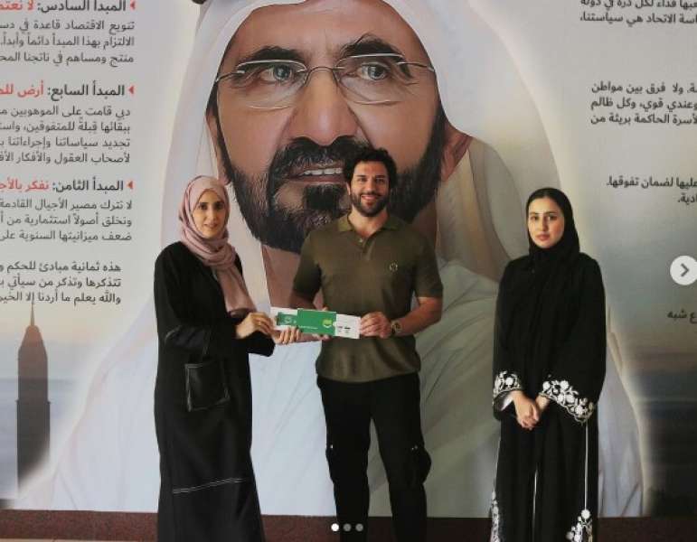 حسن الرداد يشكر شرطة دبي لتكريمه ومنحه بطاقة إسعاد