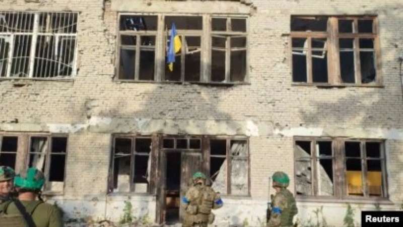 قتال عنيف في أوكرانيا لمنع روسيا من السيطرة على دونباس