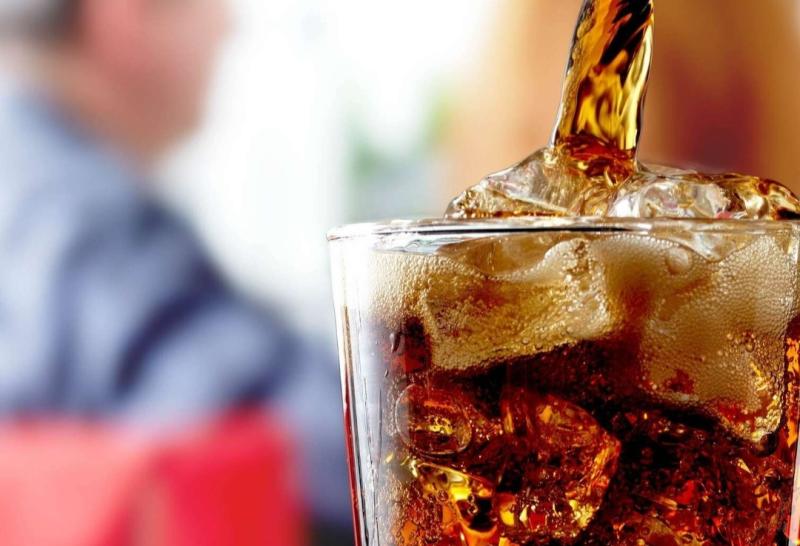 دراسة تحذر عشاق المشروبات الغازية من الوفاة المبكرة