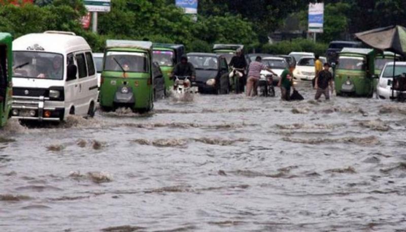 أمطار باكستان تدفن المواطنين أحياء.. والإعصار بيبارجوي يقترب